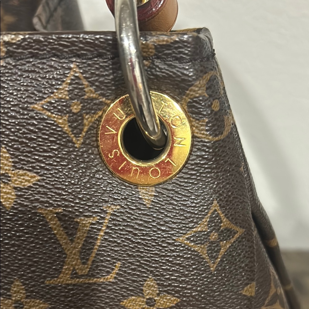 Louis Vuitton Monogram Handbag - Picture 2 of 16